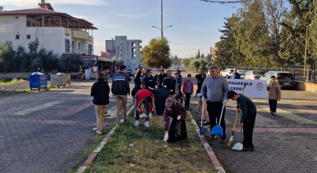 Toprakkale’de lise öğrencilerinden çevre temizliği için örnek hareket