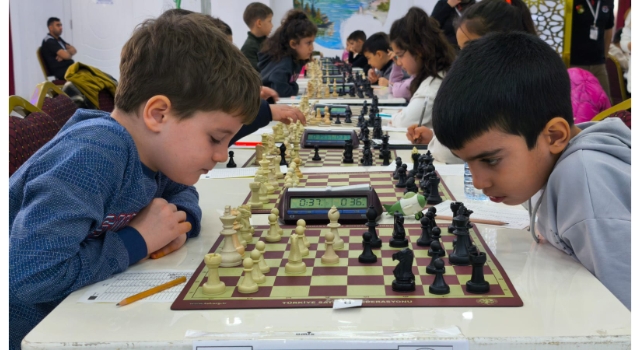 Toprakkale’de Kurtuluş Satranç Turnuvası 327 Sporcuyla Başladı