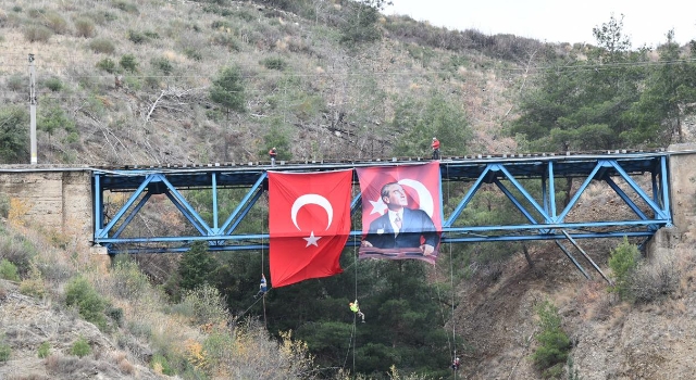 Kurtuluşun Simgesi Kanlıgeçit Köprüsüne Al Bayrak Asıldı