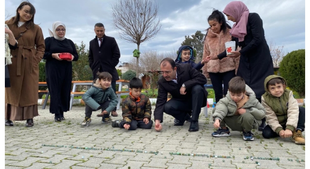 Kadirli’de “Yeniden Sokak’ta” Projesi: Kaymakam Dolu Çocuklarla Oyun Oynadı