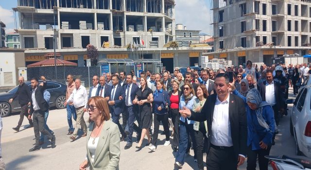 CHP Osmaniye’den Devlet Bahçeli Meydanı’na Yürüyüş
