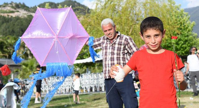 Osmaniye’de Anneler Günü Uçurtma Şenliği Büyük İlgi Gördü