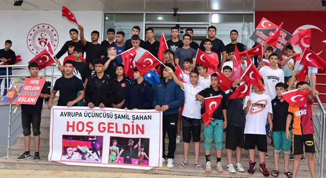 Şampiyon Sporcu Osmaniye’de Gururla Karşılandı