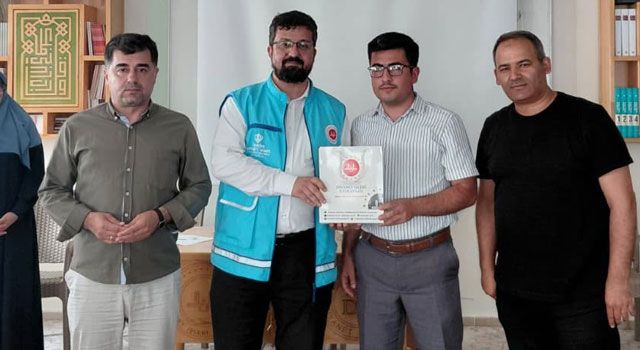 Umre Ödüllü Yarışma Başarısı Gösteren Öğrencilere Ödül