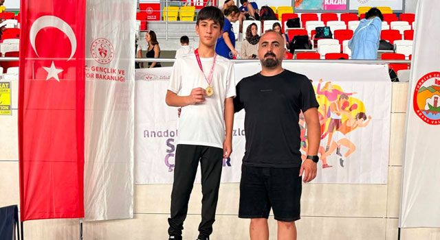 Osmaniyeli Yüzücü Berat Topkara Türkiye Finalleri'nde