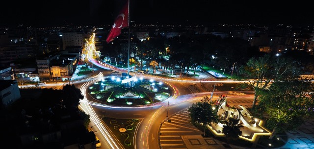 Devlet Bahçeli Meydanından Görünümler