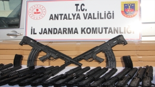 Antalya’da silah kaçakçılığı iddiasıyla 2 şüpheli gözaltına alındı