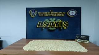 Hatay’da şüphelilerin otomobilden attığı çantadan uyuşturucu çıktı