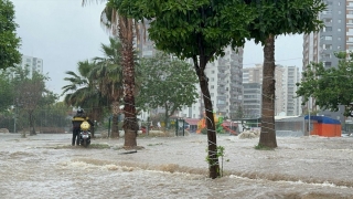 Adana’da sağanak etkili oluyor