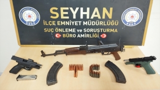 Adana’da iki evde ruhsatsız 3 silah ele geçirildi