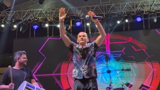 Isparta’da şarkıcı Altay, ”2024 Uluslararası Gül Festivali” kapsamında konser verdi
