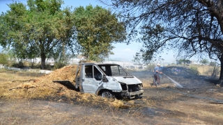 Antalya’da araçtan çıkarak seralara sıçrayan yangın söndürüldü