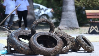 Mersin’de denizden araba lastiği, plastik sandalye ve demir parçaları çıktı
