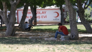 Doğu Akdeniz’deki bunaltıcı sıcaklar vatandaşlara zor anlar yaşatıyor