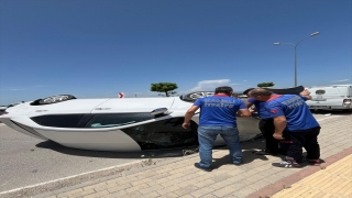 Osmaniye’de takla atan otomobilin sürücüsü ve çarptığı işçi yaralandı