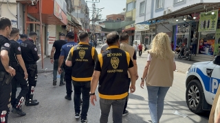 Adana’da iş yerlerinde polis eşliğinde ruhsat ve tabela denetimi yapıldı
