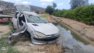 Mersin’de sulama kanalına devrilen otomobildeki 5 kişi yaralandı