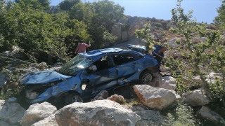 Osmaniye’de uçuruma yuvarlanan otomobildeki 5 kişi yaralandı