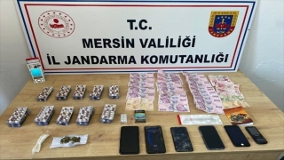 Mersin’de uyuşturucu operasyonunda yakalanan 5 zanlıdan 4’ü tutuklandı