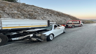 Mersin’de tıra arkadan çarpan otomobilin sürücüsü yaralandı