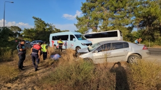 Antalya’da otobüsle çarpışan otomobilin sürücüsü öldü