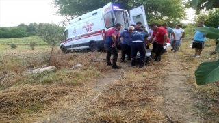 Osmaniye’de devrilen traktörün altında kalan profesör ağır yaralandı