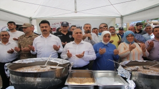 Altınözü’nde vatandaşlara aşure ikram edildi