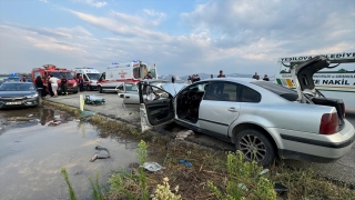 Burdur’da 2 otomobilin çarpışması sonucu 1 kişi öldü, 9 kişi yaralandı