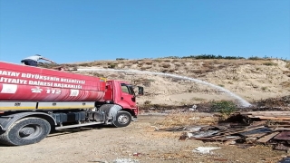 Arsuz’da çöplük alanda çıkan yangın söndürüldü