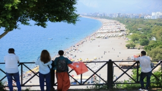 Antalya sahillerinde sıcak hava yoğunluğu