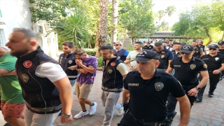 Antalya’da uyuşturucu operasyonunda yakalanan 2 şüpheli tutuklandı