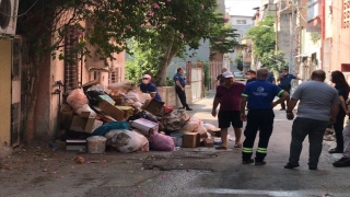 Adana’da ”çöp ev” temizlendi