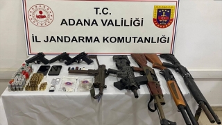 Adana’da evde 4 ruhsatsız tabanca ele geçirildi