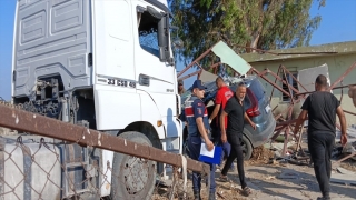 Mersin’deki trafik kazasında 1 kişi yaşamını yitirdi, 6 kişi yaralandı