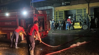 Mersin’de iş yerinde çıkan yangın söndürüldü