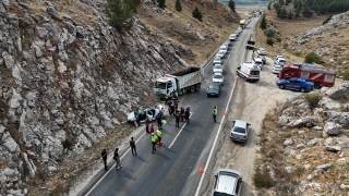 Kahramanmaraş’ta kamyonla çarpışan otomobildeki 2 kişi öldü