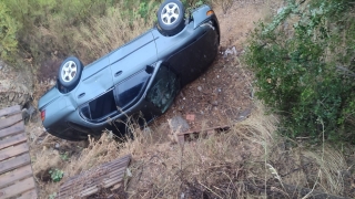 Adana’da uçuruma yuvarlanan otomobildeki 3 kişi yaralandı