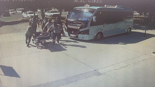 Mersin’de minibüs şoförü rahatsızlanan yolcuyu hastaneye götürdü