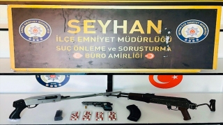 Adana’da silah ve uyuşturucu ele geçirilmesiyle ilgili 2 zanlı tutuklandı