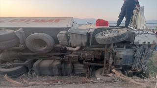 Burdur’da şarampole devrilen tırın sürücüsü yaralandı