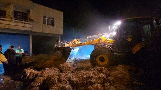 Adana’da samanlıkta çıkan yangın söndürüldü