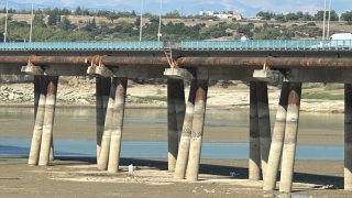 Adana’da suyun çekildiği baraj gölünde el bombası bulundu