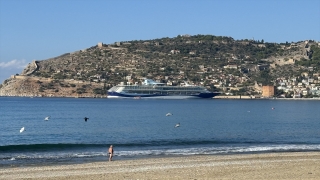 Bahama bayraklı kruvaziyer ”Marella Discovery” Alanya Limanı’na demirledi