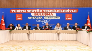 CHP Genel Başkanı Özel, Antalya’da turizm sektör temsilcileriyle buluştu: