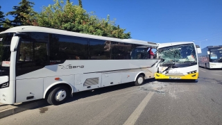 Alanya’da iki tur midibüsünün çarpıştığı kazada 12 kişi yaralandı