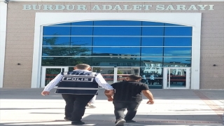 Burdur’da 2 camide sadaka kutusundaki paraları aldığı belirlenen zanlı tutuklandı