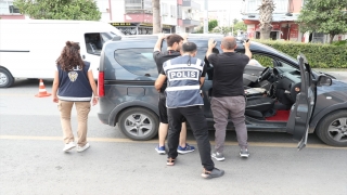 Mersin’de polis ekipleri okulların çevresinde denetim yaptı