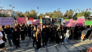 Burdur’da üniversite öğrencileri kadına yönelik şiddete tepki gösterdi