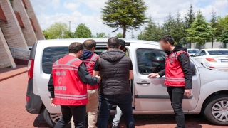 Isparta’da iş yerindeki imitasyon bilezikleri çaldıkları iddiasıyla 2 kişi tutuklandı