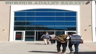 Burdur’da bakır mutfak eşyalarını çaldıkları iddia edilen 2 zanlı tutuklandı